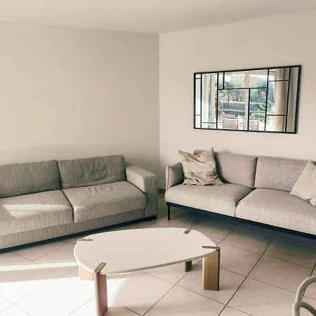 Bel De Standing En Bord De Appartement *